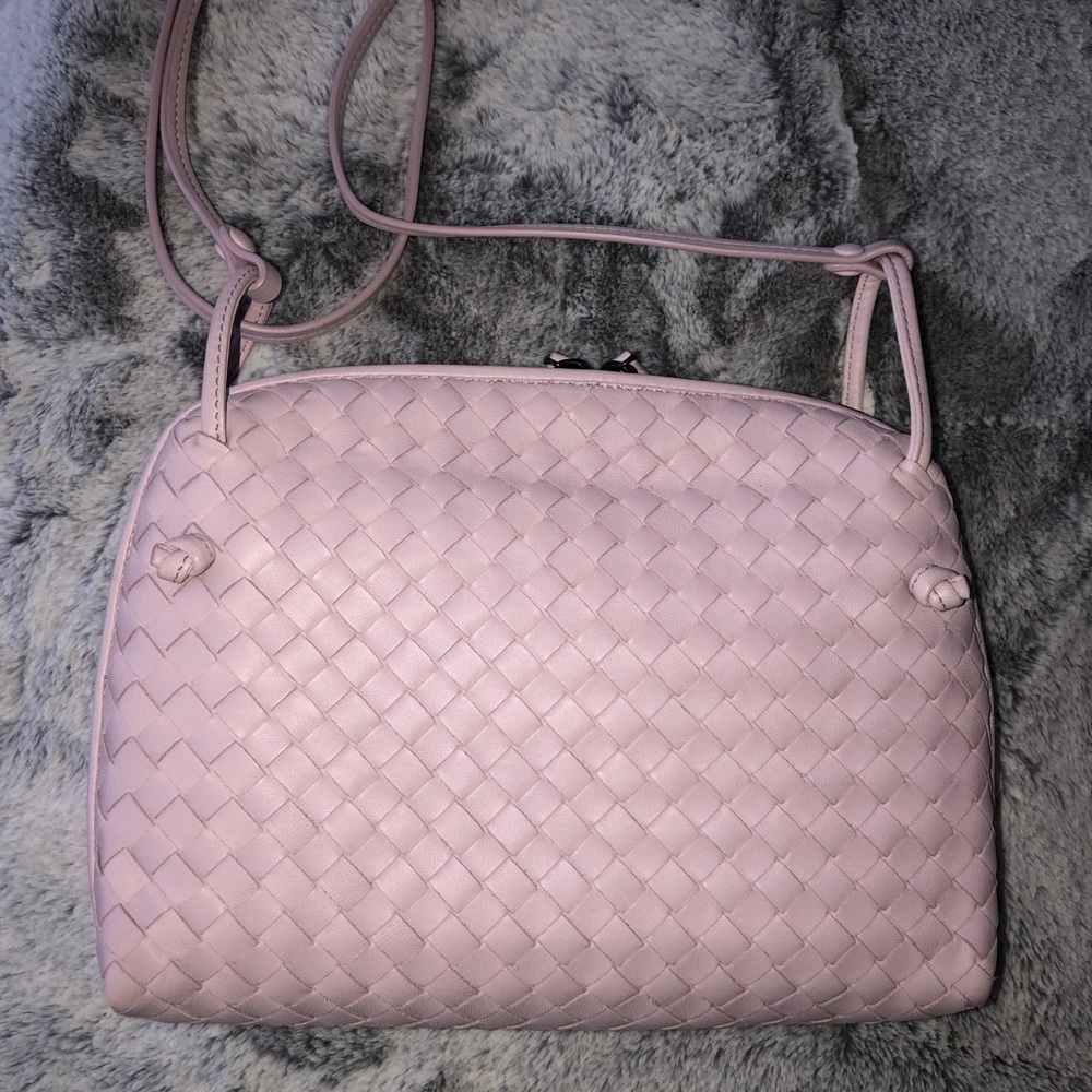 BOTTEGA VENETA INTRECCIATO PILLOW NODINI CROSSBODY IN LIGHT LILAC PURPLE